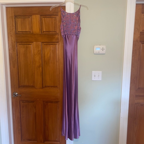 Elegant Purple gown with sequence - Picture 1 of 5
